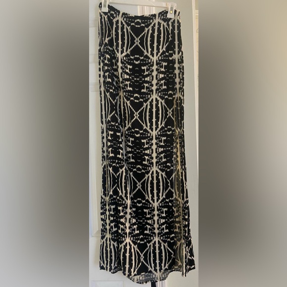 Express Maxi Skirt with Side Slit - Picture 4 of 6